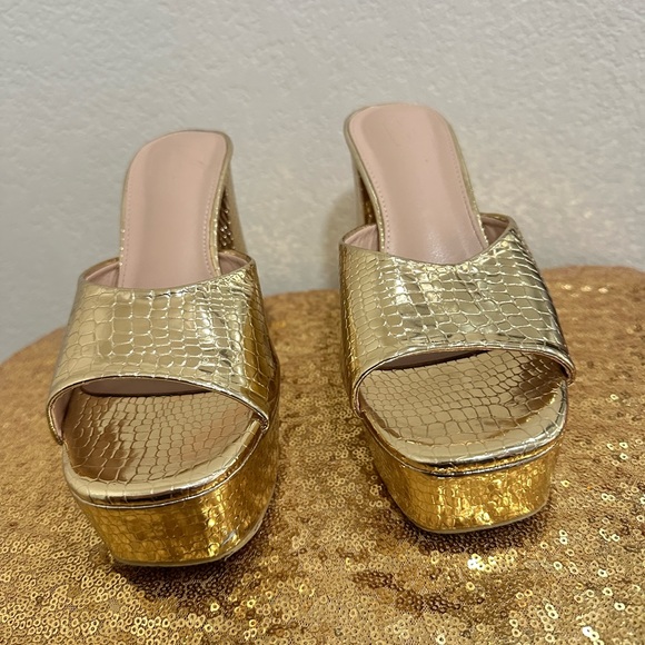 Gold Crocodile Embossed Chunky Platform Mules 4 inches size 40 - Picture 13 of 14